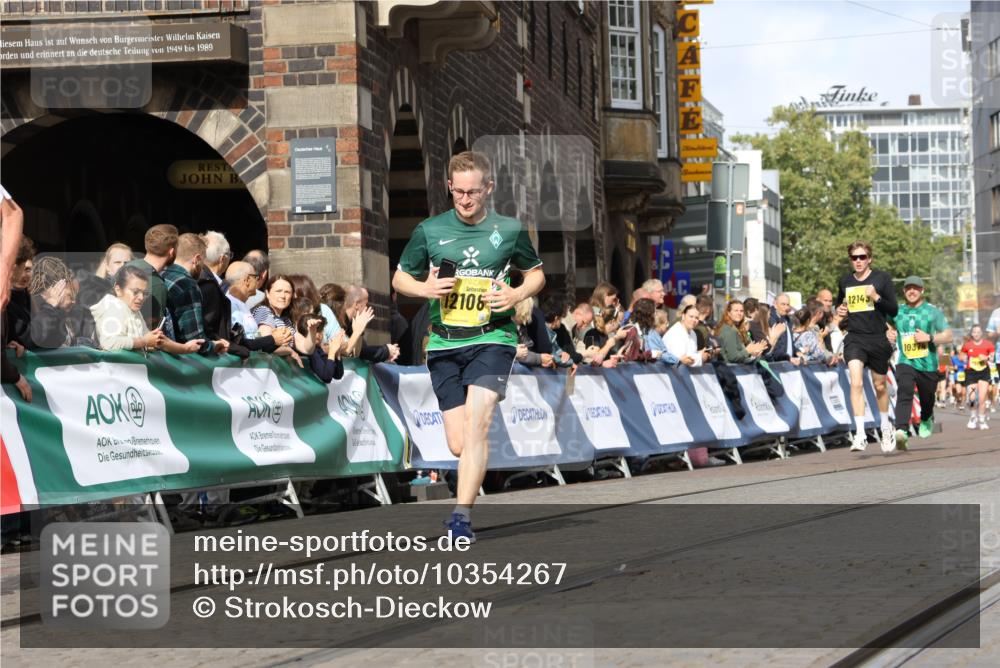 13.09.2026 - 21. swb-Marathon Bremen Strokosch-Dieckow http://msf.ph/oto/10354267 13.09.2026 10:55:56 Ziel 10203, 10243, 10256, 10297, 10379, 10423, 10529, 10550, 10788, 10809, 10881, 10952, 11377, 11414, 11510, 11557, 11748, 11862, 11941, 11975, 11977, 12030, 12125, 12150, 12188, 12348, 10246, 10298, 10365, 10690, 10949, 10957, 10960, 11219, 11782, 11790, 11972, 12061, 12476, 13565 meine-sportfotos.de