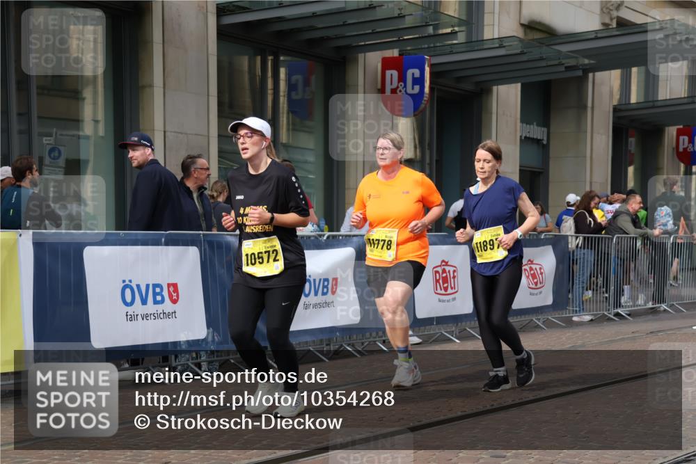 13.09.2026 - 21. swb-Marathon Bremen Strokosch-Dieckow http://msf.ph/oto/10354268 13.09.2026 11:15:38 Ziel 10474, 10572, 10665, 10900, 11217, 11307, 11549, 11613, 11768, 11778, 11897, 11940, 12046, 12306, 10572, 10606, 11424, 11504, 12137 meine-sportfotos.de