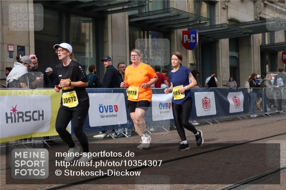 13.09.2026 - 21. swb-Marathon Bremen Strokosch-Dieckow http://msf.ph/oto/10354307 13.09.2026 11:15:38 Ziel 10474, 10572, 10665, 10900, 11217, 11307, 11549, 11613, 11768, 11778, 11897, 11940, 12046, 12306, 10572, 10606, 11424, 11504, 12137 meine-sportfotos.de