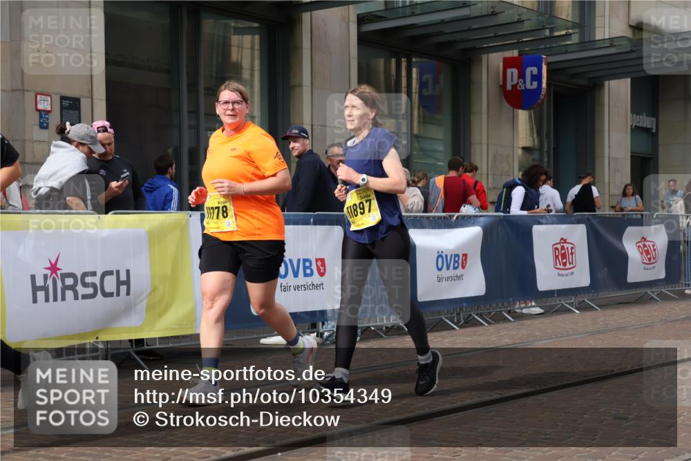 13.09.2026 - 21. swb-Marathon Bremen Strokosch-Dieckow http://msf.ph/oto/10354349 13.09.2026 11:15:39 Ziel 10474, 10665, 10900, 11217, 11307, 11549, 11613, 11768, 11778, 11897, 11940, 12046, 12306, 10572, 10606, 11424, 11504, 12137 meine-sportfotos.de