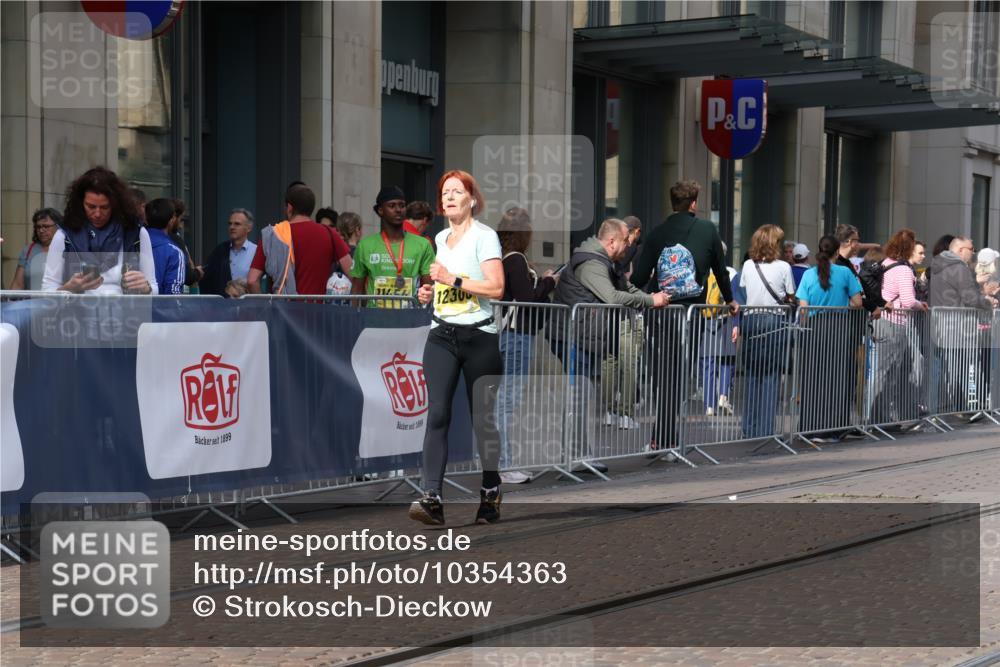 13.09.2026 - 21. swb-Marathon Bremen Strokosch-Dieckow http://msf.ph/oto/10354363 13.09.2026 11:15:45 Ziel 10474, 10665, 11026, 11081, 11139, 11217, 11549, 11613, 11768, 11940, 12046, 12151, 12306, 13508, 10572, 10900, 11307, 11504, 11778, 11897, 12137 meine-sportfotos.de