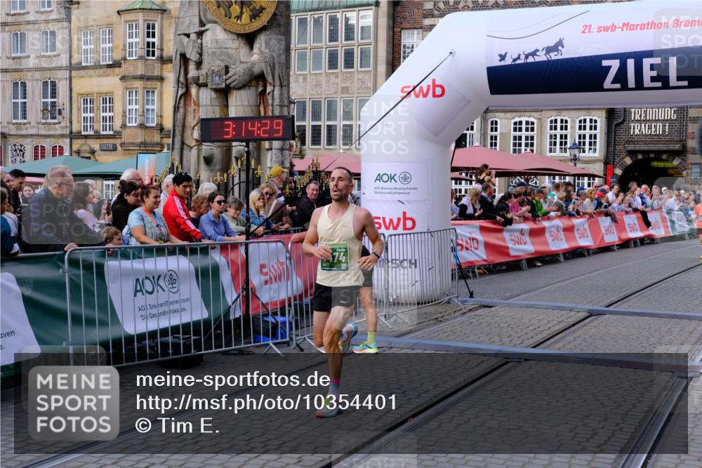13.09.2026 - 21. swb-Marathon Bremen Tim E. http://msf.ph/oto/10354401 13.09.2026 12:45:18 Ziel 322, 814, 1187, 1840, 4474, 8285 meine-sportfotos.de
