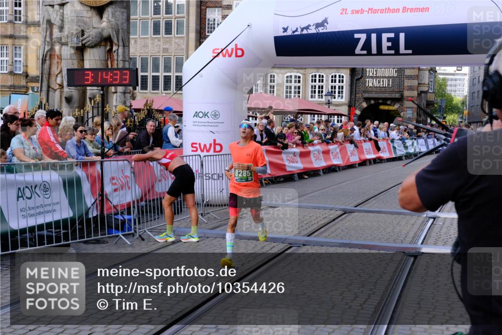 13.09.2026 - 21. swb-Marathon Bremen Tim E. http://msf.ph/oto/10354426 13.09.2026 12:45:21 Ziel 322, 814, 1187, 1544, 1840, 4474, 8285 meine-sportfotos.de