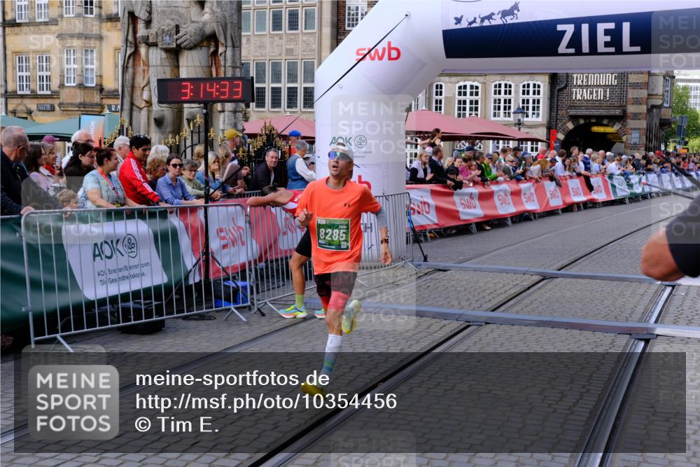 13.09.2026 - 21. swb-Marathon Bremen Tim E. http://msf.ph/oto/10354456 13.09.2026 12:45:22 Ziel 322, 814, 1187, 1544, 1840, 4474, 8285 meine-sportfotos.de