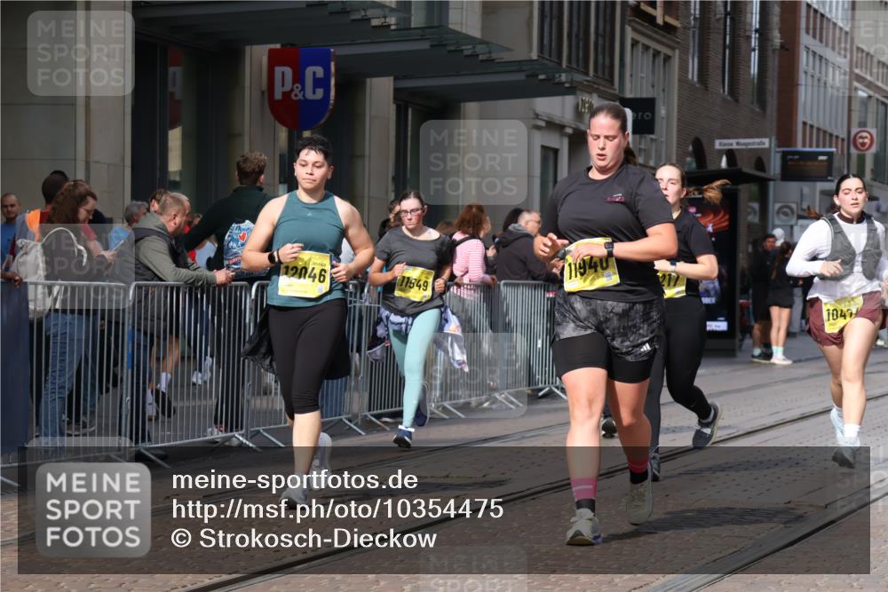 13.09.2026 - 21. swb-Marathon Bremen Strokosch-Dieckow http://msf.ph/oto/10354475 13.09.2026 11:15:49 Ziel 10474, 10665, 11026, 11081, 11139, 11181, 11200, 11217, 11264, 11385, 11448, 11549, 11573, 11613, 11768, 11940, 12046, 12151, 12306, 12539, 13508, 10572, 10900, 11307, 11504, 11778, 11897, 11940, 12137 meine-sportfotos.de