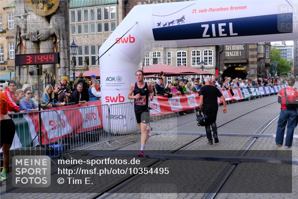 13.09.2026 - 21. swb-Marathon Bremen Tim E. http://msf.ph/oto/10354495 13.09.2026 12:45:33 Ziel 1544 meine-sportfotos.de