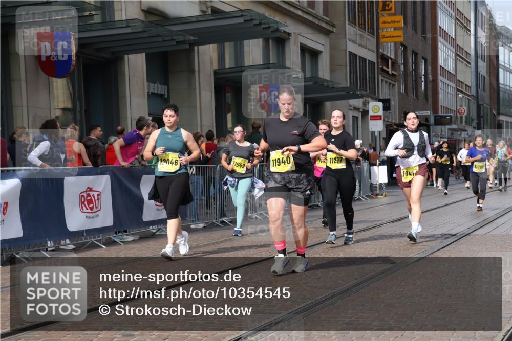 13.09.2026 - 21. swb-Marathon Bremen Strokosch-Dieckow http://msf.ph/oto/10354545 13.09.2026 11:15:50 Ziel 10474, 10665, 11026, 11081, 11139, 11181, 11200, 11217, 11264, 11385, 11448, 11549, 11573, 11613, 11768, 12046, 12151, 12306, 12539, 13508, 10572, 10900, 11307, 11504, 11778, 11897, 11940, 12137 meine-sportfotos.de