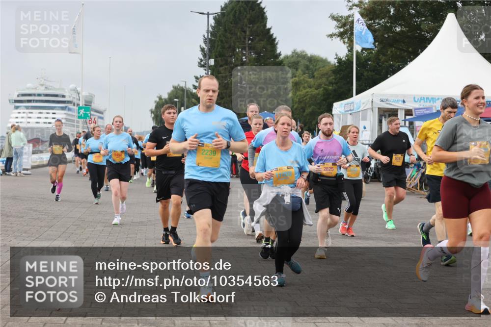 13.09.2026 - Kiel Lauf Andreas Tolksdorf http://msf.ph/oto/10354563 13.09.2026 09:57:50 Kiellinie 38, 2239, 9458, 5317, 2825 meine-sportfotos.de