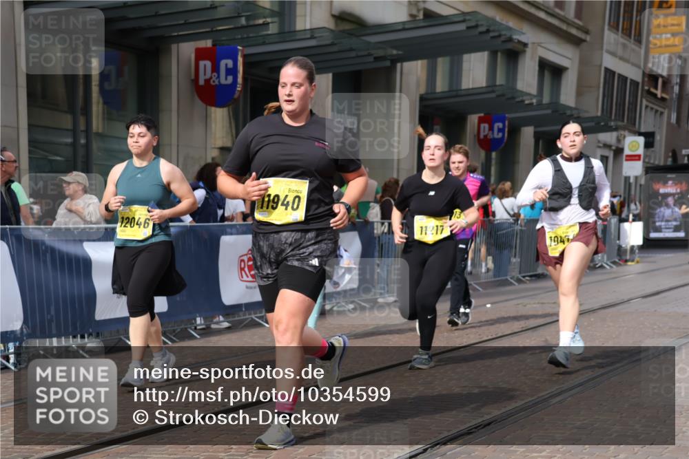 13.09.2026 - 21. swb-Marathon Bremen Strokosch-Dieckow http://msf.ph/oto/10354599 13.09.2026 11:15:52 Ziel 10474, 10665, 11026, 11081, 11139, 11181, 11200, 11217, 11264, 11385, 11448, 11549, 11573, 11613, 11768, 12046, 12057, 12151, 12306, 12539, 13508, 10474, 10572, 10900, 11307, 11504, 11778, 11897, 11940, 12137 meine-sportfotos.de