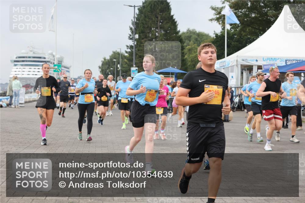 13.09.2026 - Kiel Lauf Andreas Tolksdorf http://msf.ph/oto/10354639 13.09.2026 09:57:52 Kiellinie 5636, 9458, 8996, 39, 246 meine-sportfotos.de