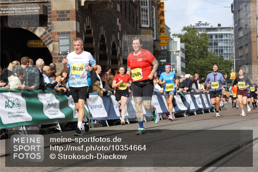 13.09.2026 - 21. swb-Marathon Bremen Strokosch-Dieckow http://msf.ph/oto/10354664 13.09.2026 10:56:05 Ziel 10243, 10297, 10374, 10379, 10423, 10529, 10550, 10703, 10809, 10881, 10952, 11377, 11510, 11557, 11862, 12108, 12125, 12143, 12150, 12188, 10184, 10211, 10246, 10322, 10365, 10443, 10670, 10699, 10949, 10957, 10960, 11219, 11280, 11570, 11693, 11782, 12452, 12476 meine-sportfotos.de