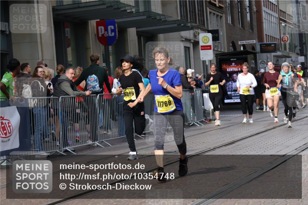13.09.2026 - 21. swb-Marathon Bremen Strokosch-Dieckow http://msf.ph/oto/10354748 13.09.2026 11:15:55 Ziel 10242, 10665, 11026, 11081, 11139, 11181, 11200, 11264, 11385, 11448, 11573, 11613, 11768, 12057, 12151, 12306, 12539, 13508, 10474, 10572, 10900, 11217, 11307, 11549, 11613, 11778, 11897, 11940, 12046, 12137 meine-sportfotos.de
