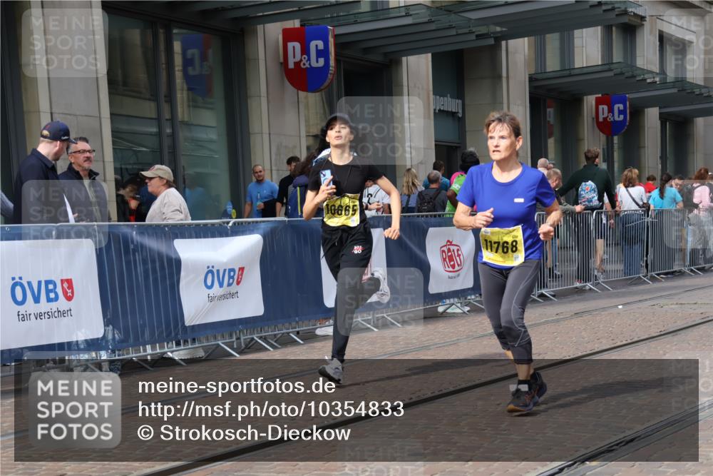 13.09.2026 - 21. swb-Marathon Bremen Strokosch-Dieckow http://msf.ph/oto/10354833 13.09.2026 11:15:56 Ziel 10242, 10665, 11026, 11081, 11139, 11181, 11200, 11264, 11385, 11448, 11573, 11768, 12057, 12151, 12306, 12539, 13508, 10474, 10572, 10900, 11217, 11307, 11549, 11613, 11778, 11897, 11940, 12046, 12137 meine-sportfotos.de