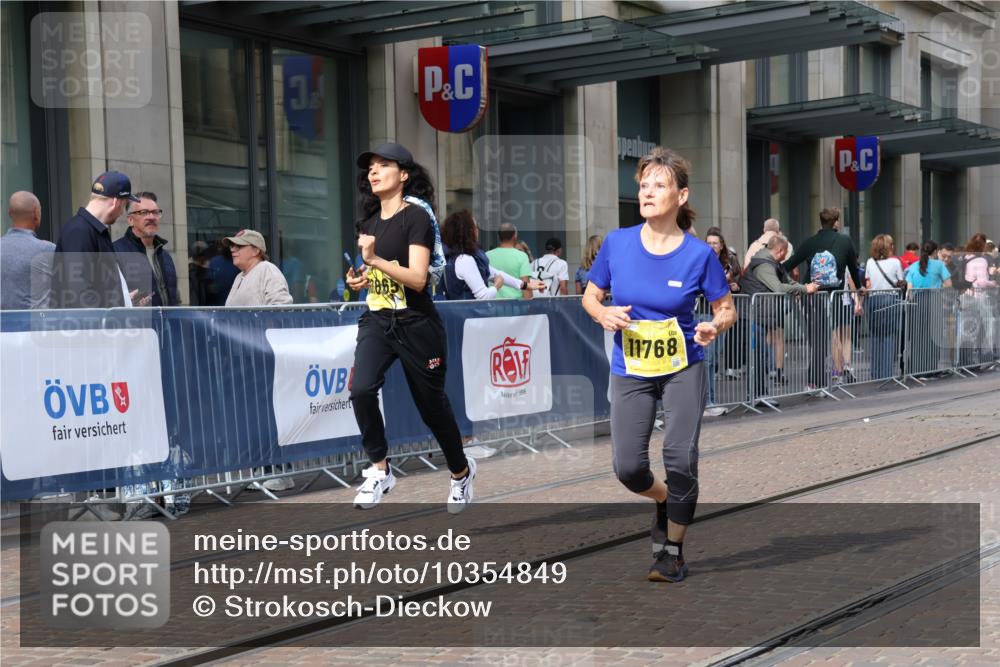 13.09.2026 - 21. swb-Marathon Bremen Strokosch-Dieckow http://msf.ph/oto/10354849 13.09.2026 11:15:57 Ziel 10242, 10665, 11026, 11081, 11139, 11181, 11200, 11264, 11385, 11448, 11573, 11768, 12057, 12151, 12306, 12539, 13508, 10474, 10572, 10665, 10900, 11217, 11307, 11549, 11613, 11778, 11897, 11940, 12046, 12137, 12306 meine-sportfotos.de