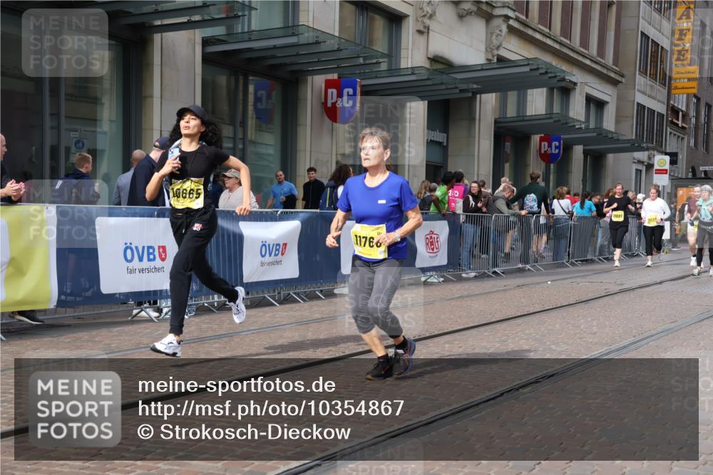 13.09.2026 - 21. swb-Marathon Bremen Strokosch-Dieckow http://msf.ph/oto/10354867 13.09.2026 11:15:57 Ziel 10242, 10665, 11026, 11081, 11139, 11181, 11200, 11264, 11385, 11448, 11573, 11768, 12057, 12151, 12306, 12539, 13508, 10474, 10572, 10665, 10900, 11217, 11307, 11549, 11613, 11778, 11897, 11940, 12046, 12137, 12306 meine-sportfotos.de