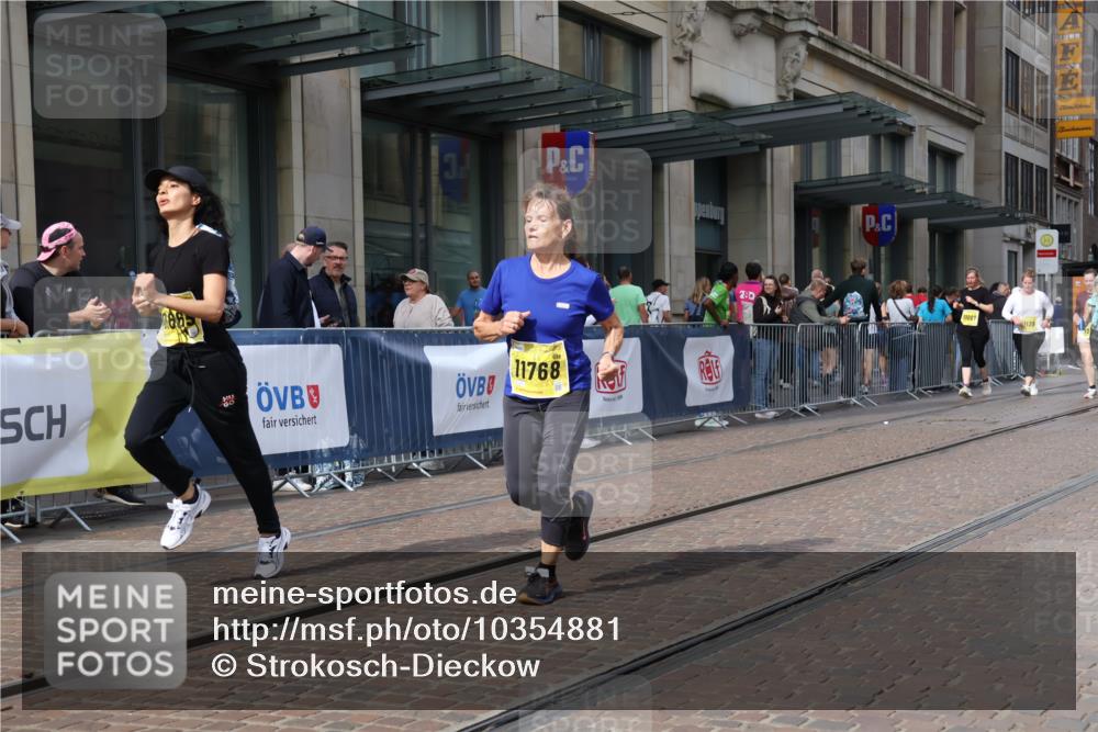 13.09.2026 - 21. swb-Marathon Bremen Strokosch-Dieckow http://msf.ph/oto/10354881 13.09.2026 11:15:57 Ziel 10242, 10665, 11026, 11081, 11139, 11181, 11200, 11264, 11385, 11448, 11573, 11768, 12057, 12151, 12306, 12539, 13508, 10474, 10572, 10665, 10900, 11217, 11307, 11549, 11613, 11778, 11897, 11940, 12046, 12137, 12306 meine-sportfotos.de