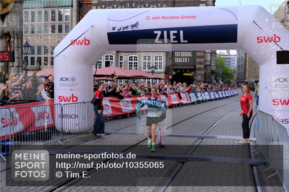 13.09.2026 - 21. swb-Marathon Bremen Tim E. http://msf.ph/oto/10355065 13.09.2026 12:46:34 Ziel 103, 1352, 8044 meine-sportfotos.de
