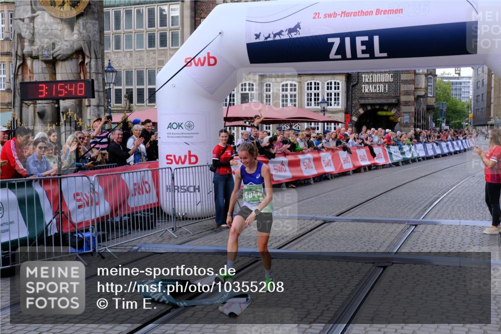 13.09.2026 - 21. swb-Marathon Bremen Tim E. http://msf.ph/oto/10355208 13.09.2026 12:46:37 Ziel 103, 1352, 1525, 8044 meine-sportfotos.de