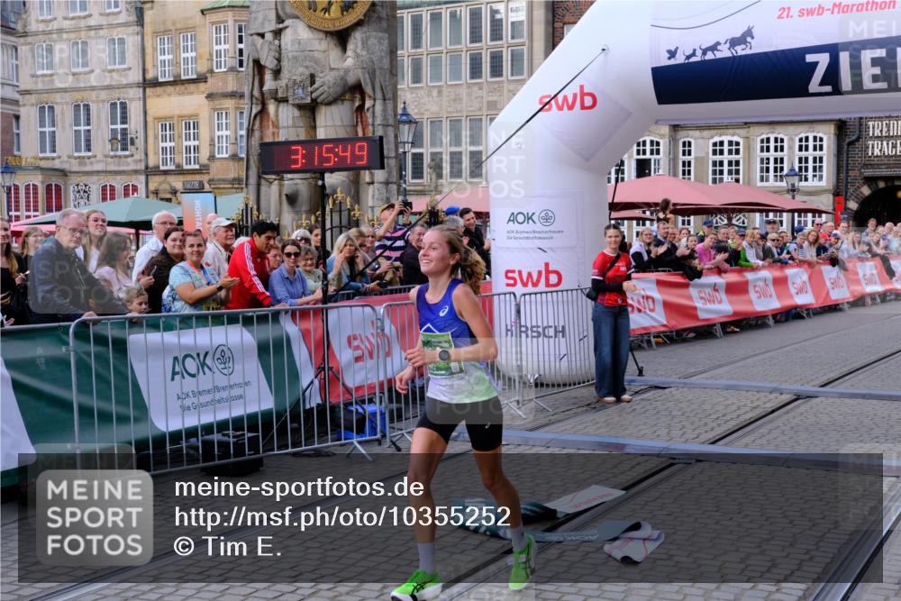 13.09.2026 - 21. swb-Marathon Bremen Tim E. http://msf.ph/oto/10355252 13.09.2026 12:46:38 Ziel 103, 1253, 1352, 1525, 8044 meine-sportfotos.de