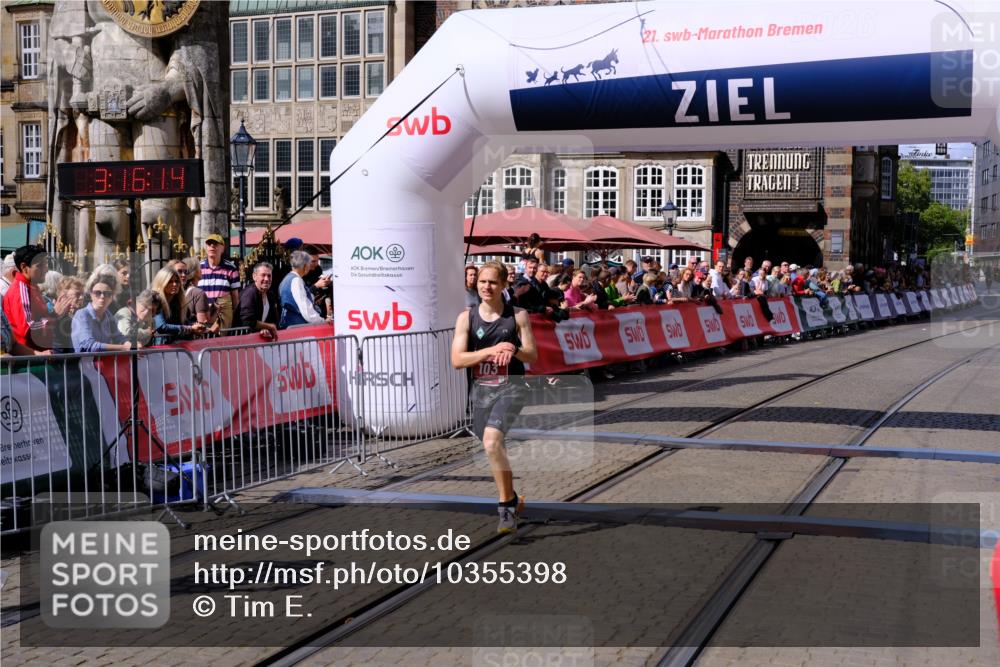 13.09.2026 - 21. swb-Marathon Bremen Tim E. http://msf.ph/oto/10355398 13.09.2026 12:47:02 Ziel 238, 574, 841, 1391 meine-sportfotos.de