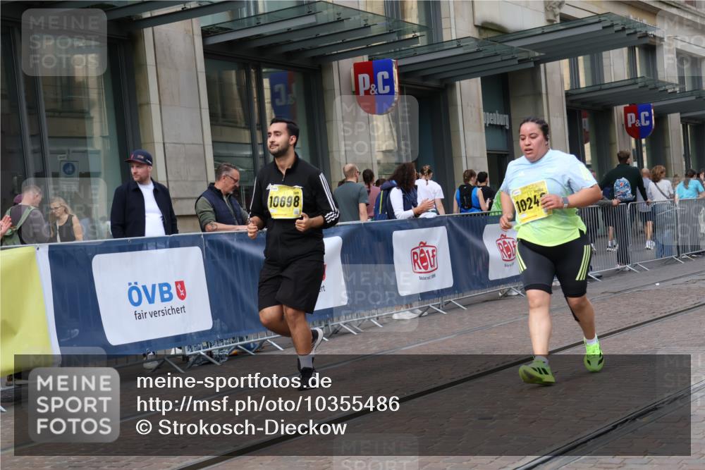 13.09.2026 - 21. swb-Marathon Bremen Strokosch-Dieckow http://msf.ph/oto/10355486 13.09.2026 11:16:14 Ziel 10242, 11274, 12057, 12102, 12158, 10474, 10665, 11026, 11081, 11139, 11181, 11200, 11217, 11264, 11385, 11448, 11549, 11573, 11613, 11768, 11940, 12046, 12151, 12306, 12539, 13508 meine-sportfotos.de
