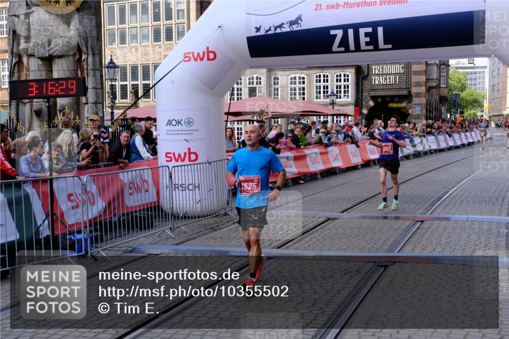 13.09.2026 - 21. swb-Marathon Bremen Tim E. http://msf.ph/oto/10355502 13.09.2026 12:47:18 Ziel 649, 7741 meine-sportfotos.de