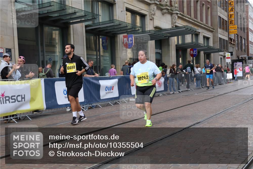 13.09.2026 - 21. swb-Marathon Bremen Strokosch-Dieckow http://msf.ph/oto/10355504 13.09.2026 11:16:14 Ziel 10242, 11274, 12057, 12102, 12158, 10474, 10665, 11026, 11081, 11139, 11181, 11200, 11217, 11264, 11385, 11448, 11549, 11573, 11613, 11768, 11940, 12046, 12151, 12306, 12539, 13508 meine-sportfotos.de