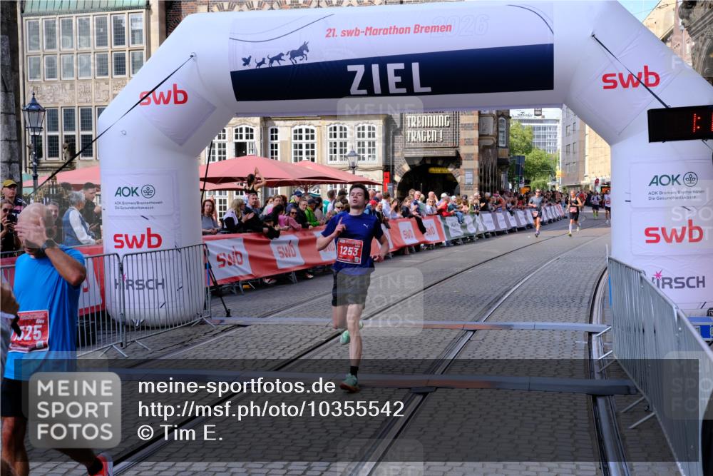13.09.2026 - 21. swb-Marathon Bremen Tim E. http://msf.ph/oto/10355542 13.09.2026 12:47:19 Ziel 649, 7741 meine-sportfotos.de