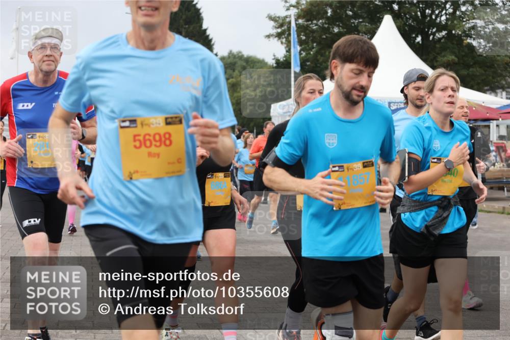 13.09.2026 - Kiel Lauf Andreas Tolksdorf http://msf.ph/oto/10355608 13.09.2026 09:58:31 Kiellinie 281, 1, 3949, 5698, 38, 6864, 1857 meine-sportfotos.de