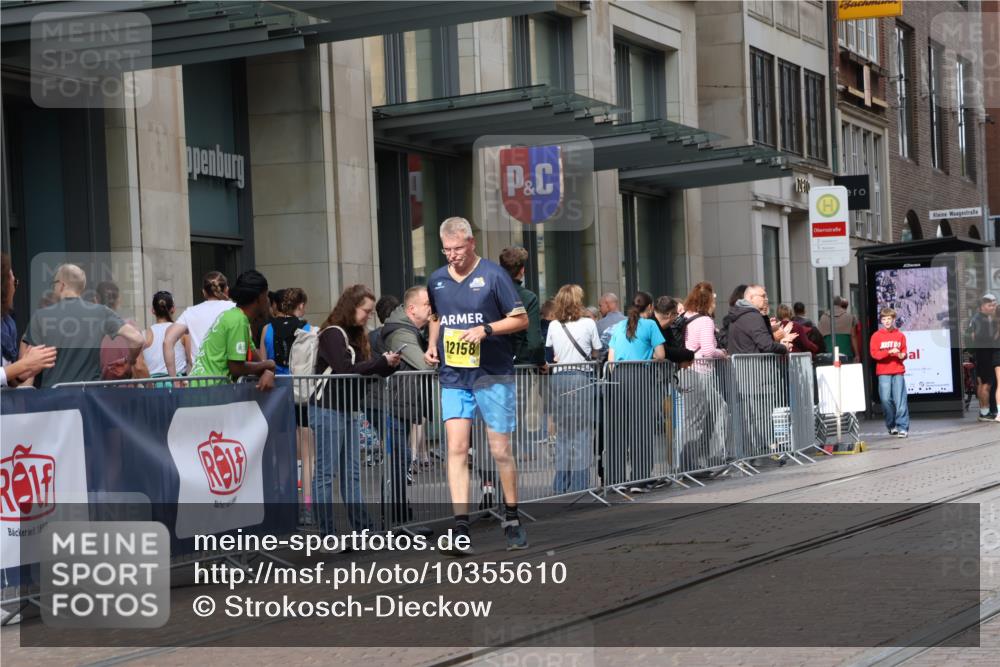 13.09.2026 - 21. swb-Marathon Bremen Strokosch-Dieckow http://msf.ph/oto/10355610 13.09.2026 11:16:17 Ziel 10242, 10679, 11274, 12057, 12102, 12158, 10474, 10665, 11026, 11081, 11139, 11181, 11200, 11217, 11264, 11385, 11448, 11549, 11573, 11613, 11768, 12046, 12057, 12151, 12306, 12539, 13508 meine-sportfotos.de