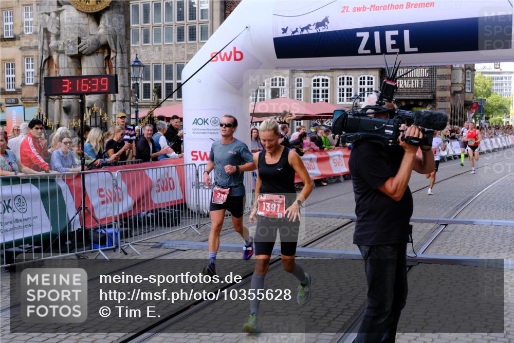 13.09.2026 - 21. swb-Marathon Bremen Tim E. http://msf.ph/oto/10355628 13.09.2026 12:47:27 Ziel 649, 7741 meine-sportfotos.de