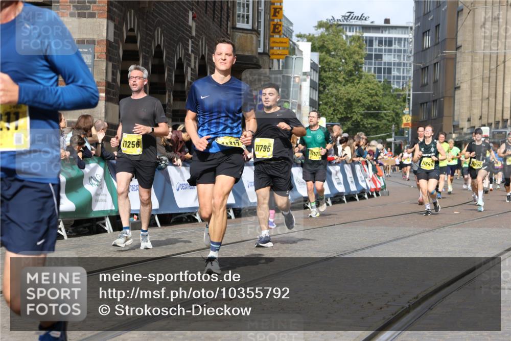 13.09.2026 - 21. swb-Marathon Bremen Strokosch-Dieckow http://msf.ph/oto/10355792 13.09.2026 10:56:32 Ziel 10184, 10211, 10246, 10298, 10322, 10365, 10443, 10670, 10699, 10949, 10957, 10960, 11219, 11280, 11570, 11693, 11782, 11790, 12452, 12476, 10240, 10372, 10486, 10540, 10721, 10771, 10824, 10888, 10936, 11064, 11349, 11474, 11601, 11872, 11911, 11996 meine-sportfotos.de
