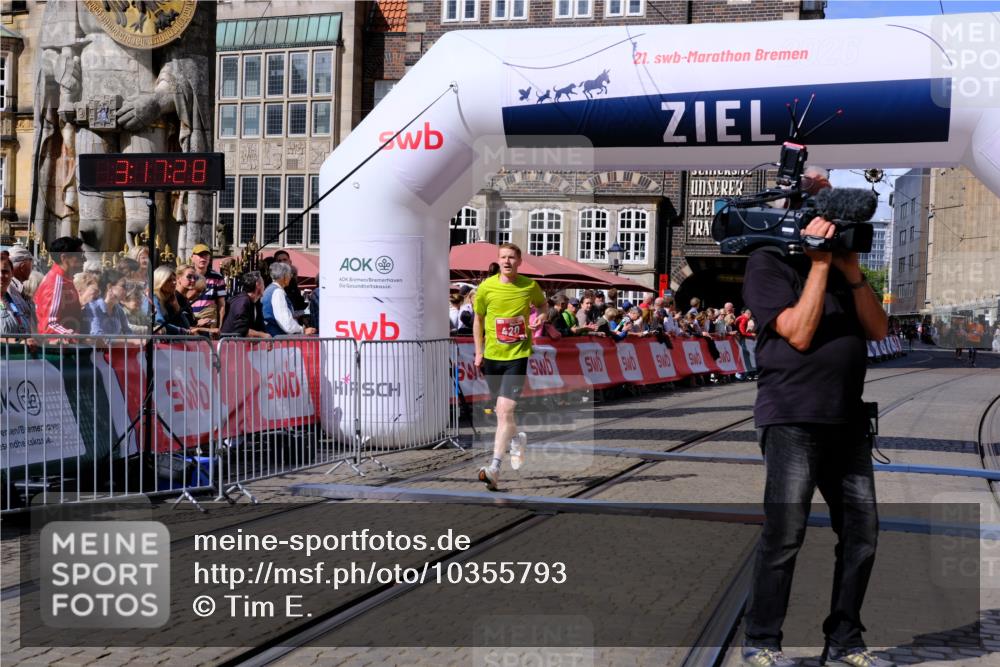 13.09.2026 - 21. swb-Marathon Bremen Tim E. http://msf.ph/oto/10355793 13.09.2026 12:48:17 Ziel 358, 447, 875 meine-sportfotos.de