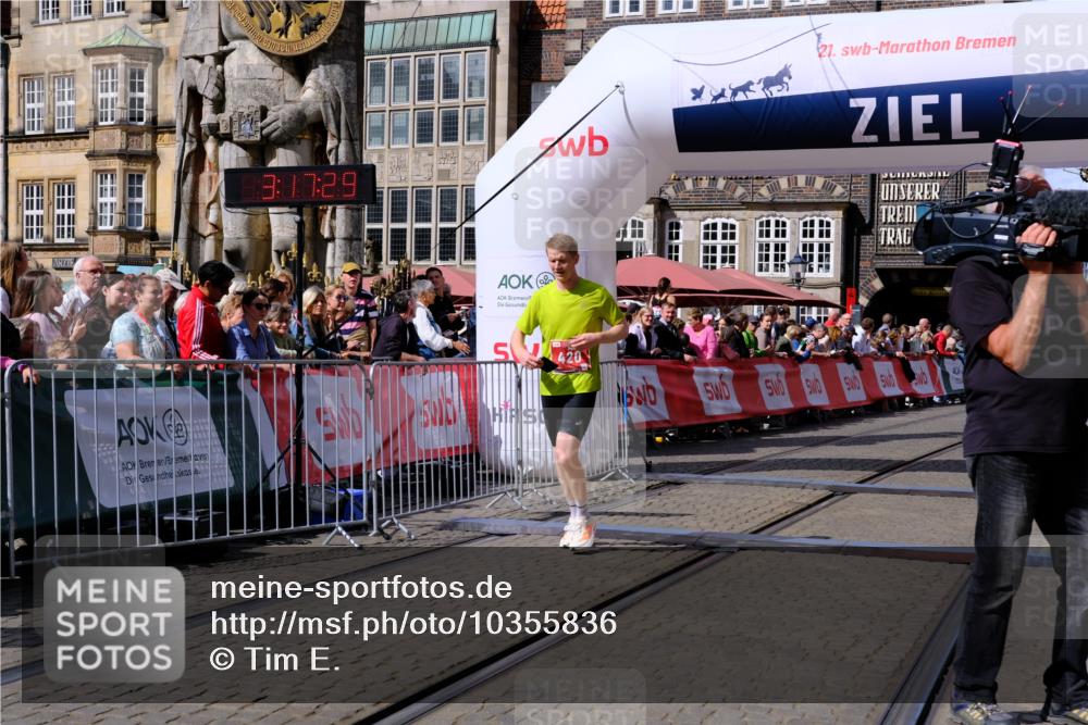 13.09.2026 - 21. swb-Marathon Bremen Tim E. http://msf.ph/oto/10355836 13.09.2026 12:48:18 Ziel 358, 447, 875 meine-sportfotos.de