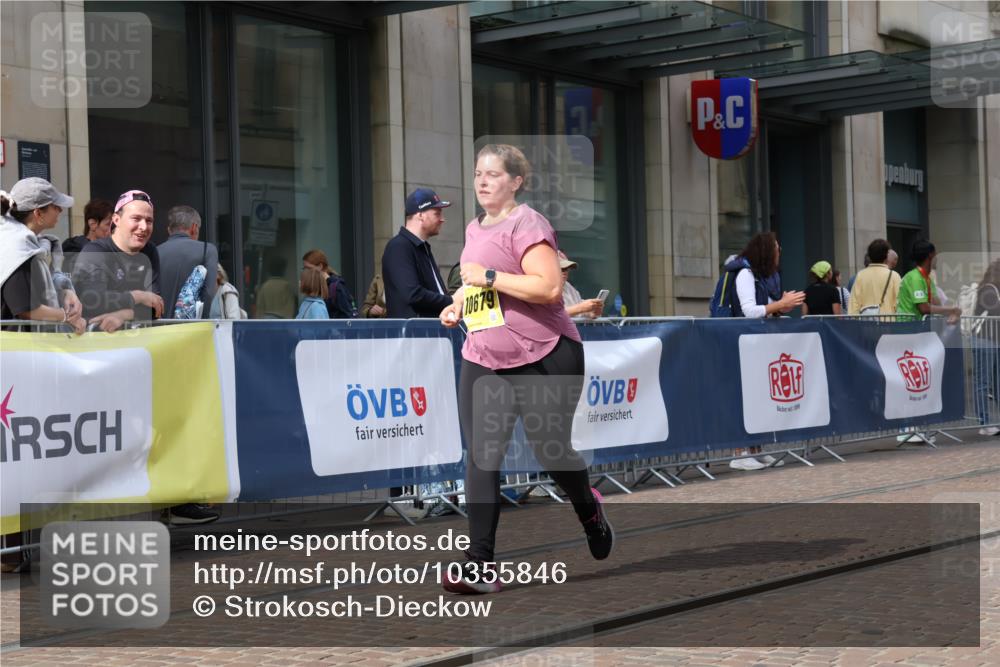 13.09.2026 - 21. swb-Marathon Bremen Strokosch-Dieckow http://msf.ph/oto/10355846 13.09.2026 11:16:36 Ziel 10295, 10679, 10999, 11456, 11461, 11653, 11867, 12089, 12287, 10242, 11181, 11200, 11264, 11274, 11385, 11448, 11573, 12057, 12102, 12158, 12539 meine-sportfotos.de