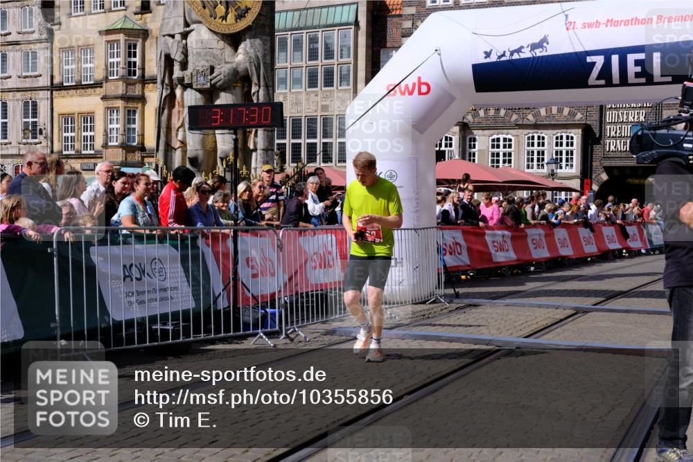 13.09.2026 - 21. swb-Marathon Bremen Tim E. http://msf.ph/oto/10355856 13.09.2026 12:48:18 Ziel 358, 447, 875 meine-sportfotos.de