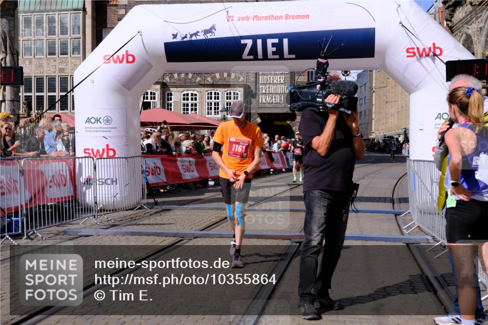 13.09.2026 - 21. swb-Marathon Bremen Tim E. http://msf.ph/oto/10355864 13.09.2026 12:48:30 Ziel 358, 447 meine-sportfotos.de