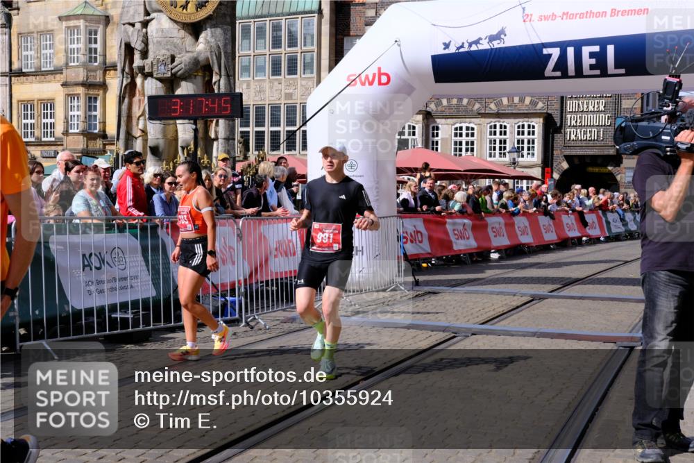 13.09.2026 - 21. swb-Marathon Bremen Tim E. http://msf.ph/oto/10355924 13.09.2026 12:48:34 Ziel  meine-sportfotos.de