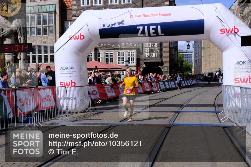 13.09.2026 - 21. swb-Marathon Bremen Tim E. http://msf.ph/oto/10356121 13.09.2026 12:49:32 Ziel  meine-sportfotos.de