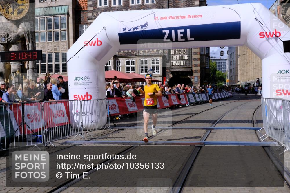 13.09.2026 - 21. swb-Marathon Bremen Tim E. http://msf.ph/oto/10356133 13.09.2026 12:49:32 Ziel  meine-sportfotos.de