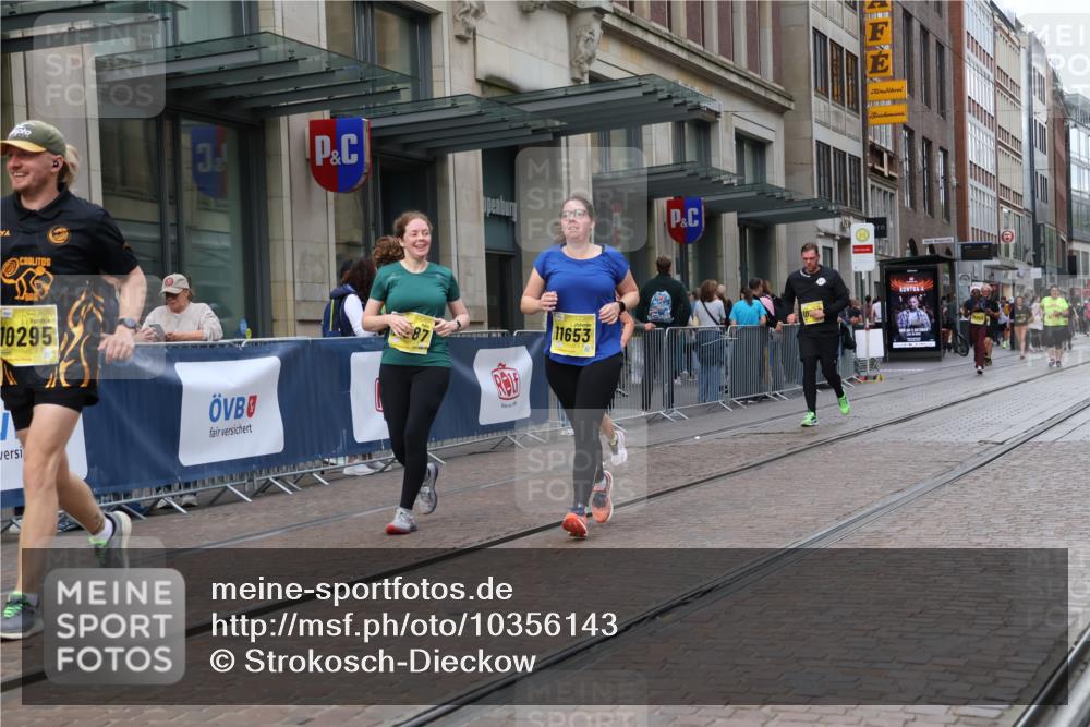 13.09.2026 - 21. swb-Marathon Bremen Strokosch-Dieckow http://msf.ph/oto/10356143 13.09.2026 11:16:48 Ziel 10295, 10335, 10779, 10999, 11355, 11461, 11495, 11653, 11672, 11867, 12101, 12287, 10679, 11274, 11456, 11867, 12089, 12102, 12158 meine-sportfotos.de