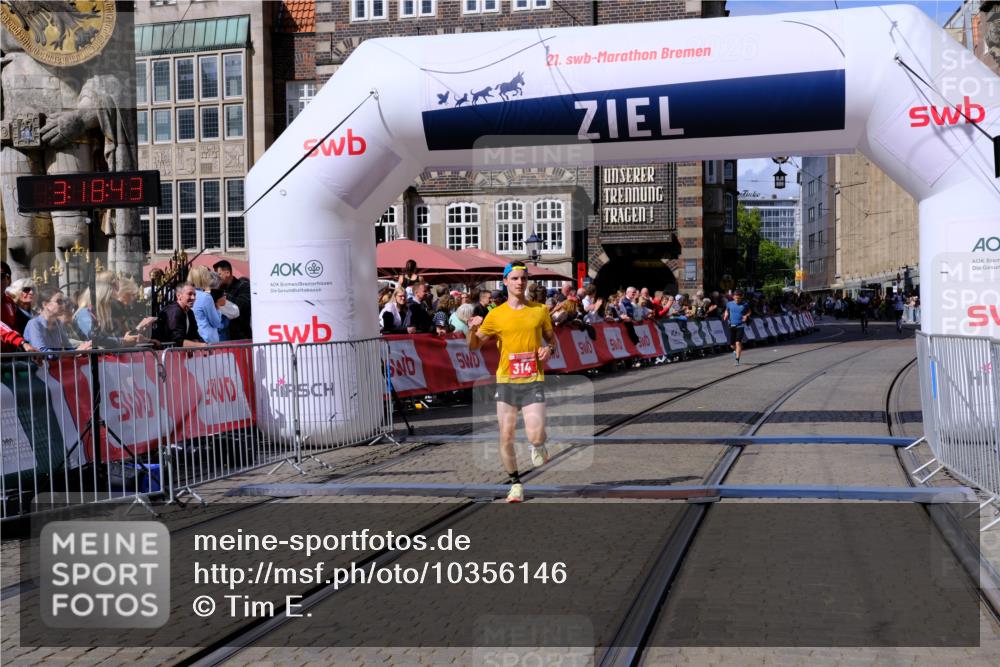 13.09.2026 - 21. swb-Marathon Bremen Tim E. http://msf.ph/oto/10356146 13.09.2026 12:49:32 Ziel  meine-sportfotos.de