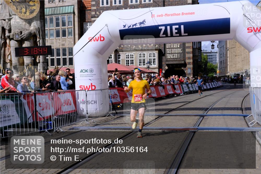 13.09.2026 - 21. swb-Marathon Bremen Tim E. http://msf.ph/oto/10356164 13.09.2026 12:49:33 Ziel  meine-sportfotos.de