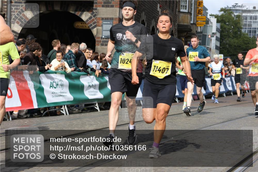 13.09.2026 - 21. swb-Marathon Bremen Strokosch-Dieckow http://msf.ph/oto/10356166 13.09.2026 10:56:44 Ziel 10184, 10211, 10240, 10322, 10356, 10443, 10670, 10675, 10699, 10844, 11069, 11256, 11280, 11317, 11407, 11570, 11693, 11795, 11844, 11855, 11871, 12452, 12543, 10408, 10610, 11000, 11079, 11328, 11872, 11946, 12284, 12434 meine-sportfotos.de
