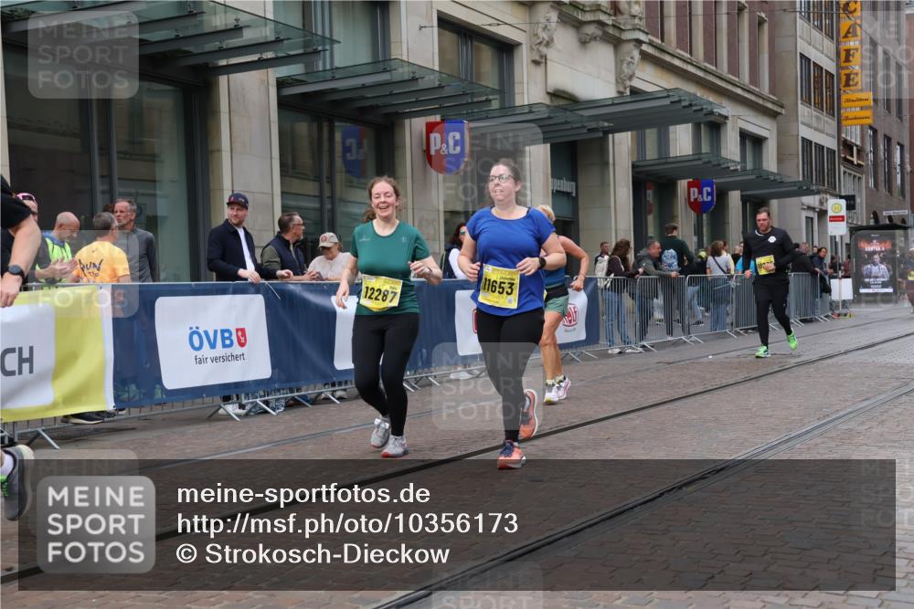 13.09.2026 - 21. swb-Marathon Bremen Strokosch-Dieckow http://msf.ph/oto/10356173 13.09.2026 11:16:49 Ziel 10295, 10335, 10779, 10999, 11355, 11461, 11495, 11653, 11672, 12101, 12287, 10679, 11274, 11456, 11867, 12089, 12102, 12158 meine-sportfotos.de