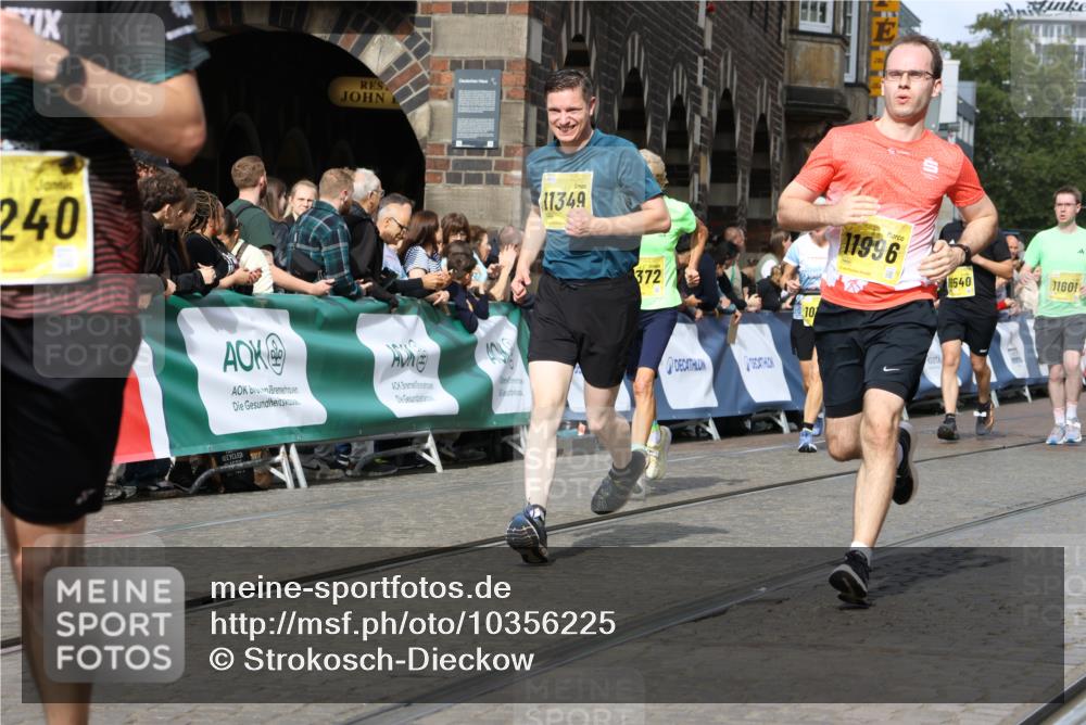 13.09.2026 - 21. swb-Marathon Bremen Strokosch-Dieckow http://msf.ph/oto/10356225 13.09.2026 10:56:45 Ziel 10184, 10211, 10240, 10322, 10356, 10443, 10670, 10675, 10699, 10844, 11069, 11256, 11280, 11317, 11407, 11570, 11693, 11795, 11844, 11855, 11871, 11911, 11996, 12452, 12543, 10408, 10610, 11000, 11079, 11328, 11872, 11946, 12284, 12434 meine-sportfotos.de
