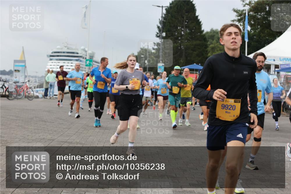 13.09.2026 - Kiel Lauf Andreas Tolksdorf http://msf.ph/oto/10356238 13.09.2026 09:59:00 Kiellinie 10569, 5261, 4, 38, 9920 meine-sportfotos.de