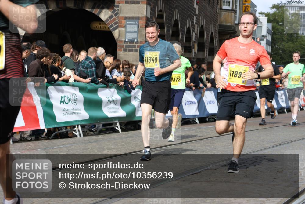 13.09.2026 - 21. swb-Marathon Bremen Strokosch-Dieckow http://msf.ph/oto/10356239 13.09.2026 10:56:45 Ziel 10184, 10211, 10240, 10322, 10356, 10443, 10670, 10675, 10699, 10844, 11069, 11256, 11280, 11317, 11407, 11570, 11693, 11795, 11844, 11855, 11871, 11911, 11996, 12452, 12543, 10408, 10610, 11000, 11079, 11328, 11872, 11946, 12284, 12434 meine-sportfotos.de