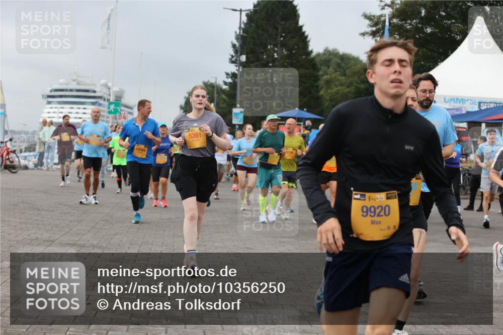 13.09.2026 - Kiel Lauf Andreas Tolksdorf http://msf.ph/oto/10356250 13.09.2026 09:59:00 Kiellinie 10569, 5261, 5158, 9920 meine-sportfotos.de