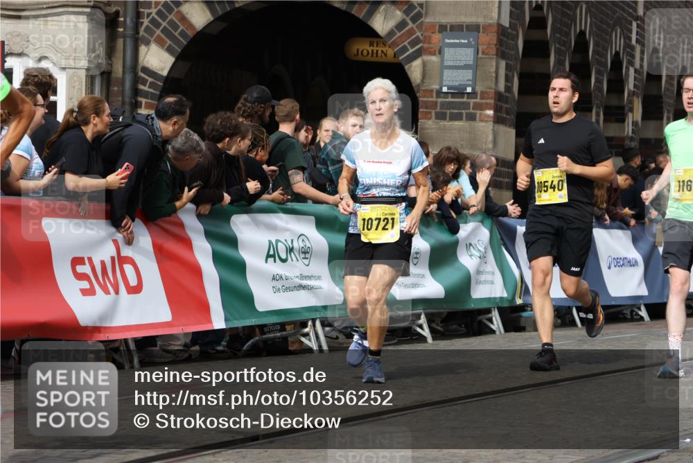 13.09.2026 - 21. swb-Marathon Bremen Strokosch-Dieckow http://msf.ph/oto/10356252 13.09.2026 10:56:48 Ziel 10184, 10211, 10240, 10322, 10356, 10372, 10670, 10675, 10844, 11069, 11256, 11317, 11349, 11407, 11570, 11795, 11844, 11855, 11871, 11911, 11996, 12543, 10157, 10408, 10610, 11000, 11079, 11328, 11946, 12032, 12284 meine-sportfotos.de